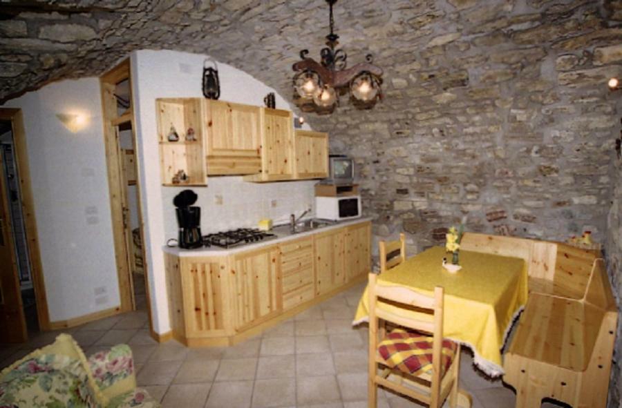 Appartamenti Serena - La Grotta Гарняно Екстериор снимка