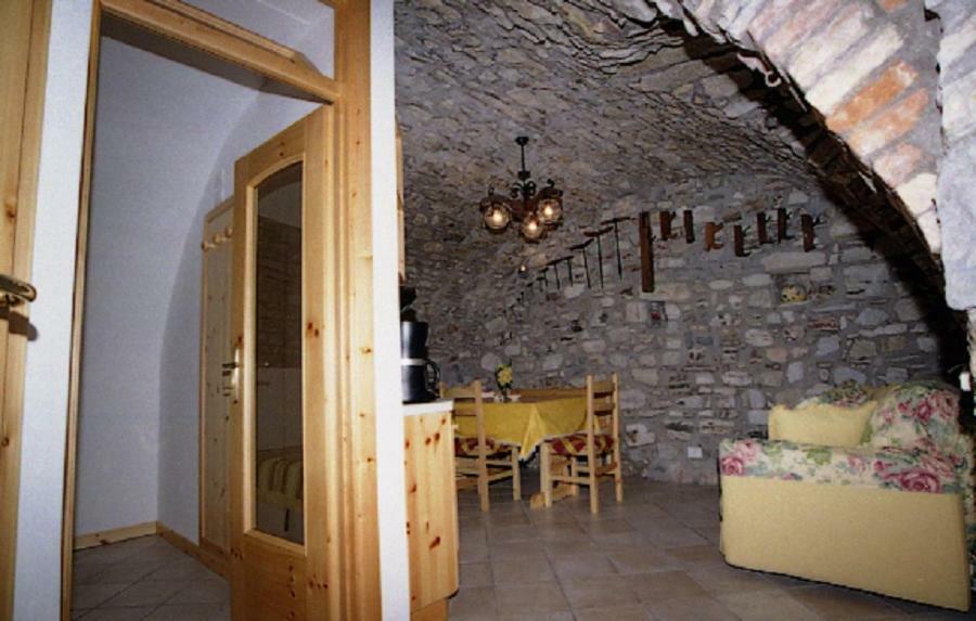 Appartamenti Serena - La Grotta Гарняно Екстериор снимка